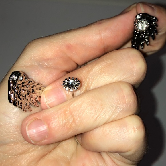 Last Pair☝️❗️Angel Wing Back Bling Stud Earrings - Picture 6 of 6